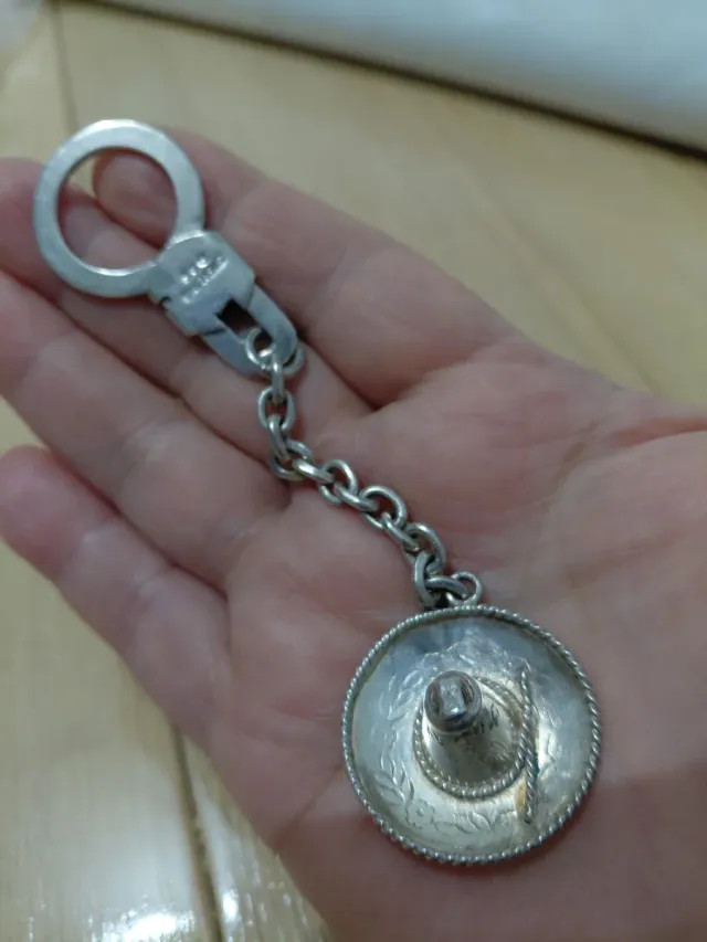 Portachiavi a forma di sombrero messicano in argento