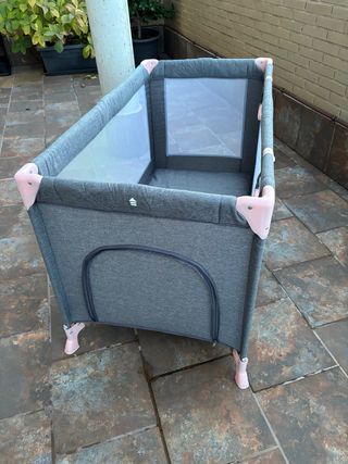 Cuna de viaje Kinderkraft Joy (gris y rosa)