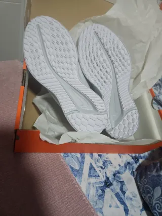 2 pares Zapatillas Nike Quest 5 Blancas Talla 38.5