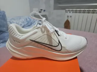 2 pares Zapatillas Nike Quest 5 Blancas Talla 38.5