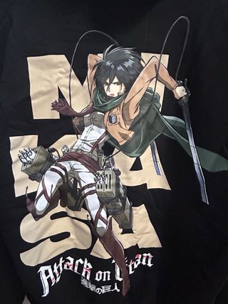 Sudadera Bershka Attack on Titan Negra
