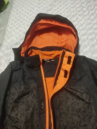 Cazadora niño negra y naranja