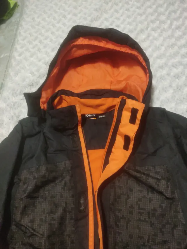 Cazadora niño negra y naranja