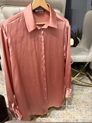 Camisa satinada Zara rosa