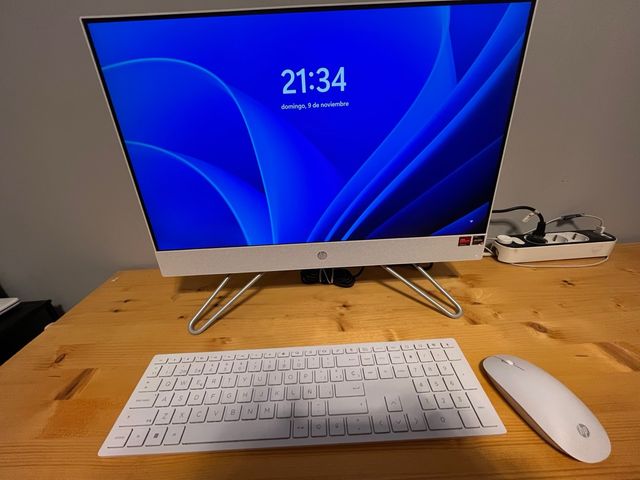 HP Todo en Uno Ryzen 8GB RAM SSD