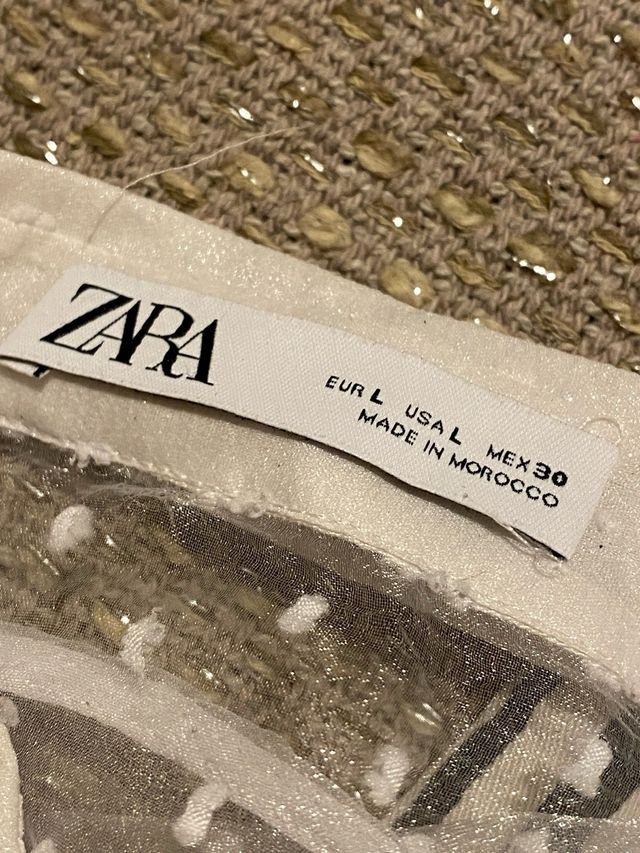 Camisa blanca lunares transparentes