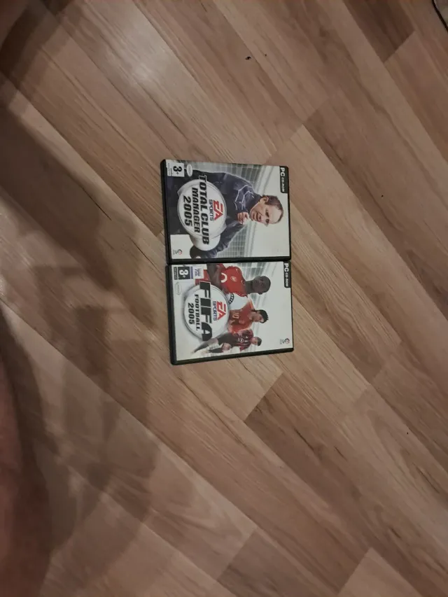 Juegos PC FIFA Football 2005 y Total Club Manager