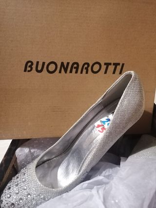 Zapatos BUONAROTTI plateados con pedrería