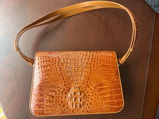 Bolso piel cocodrilo en color marrón ambar
