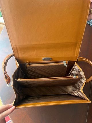 Bolso piel cocodrilo en color marrón ambar