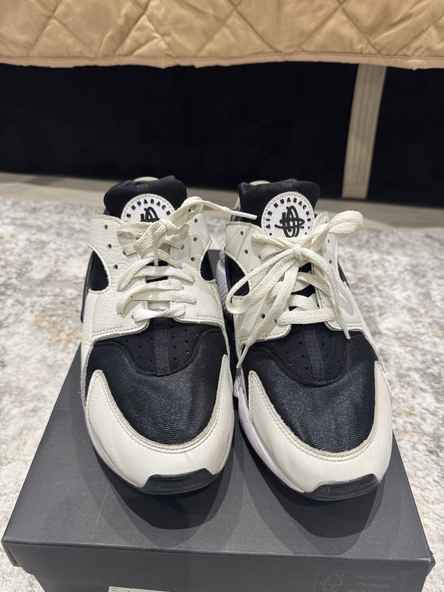 Zapatillas Nike Huarache Negras y Blancas