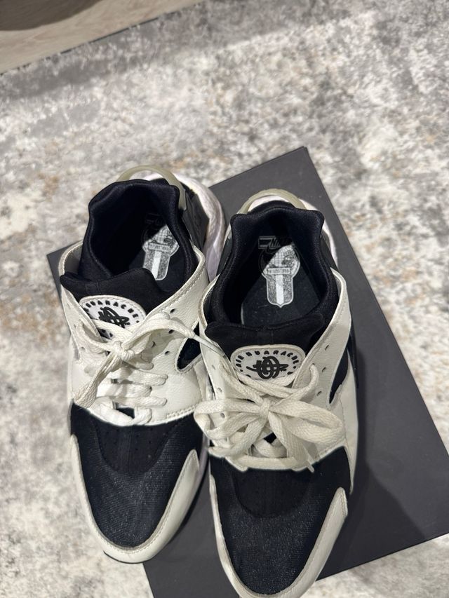 Zapatillas Nike Huarache Negras y Blancas