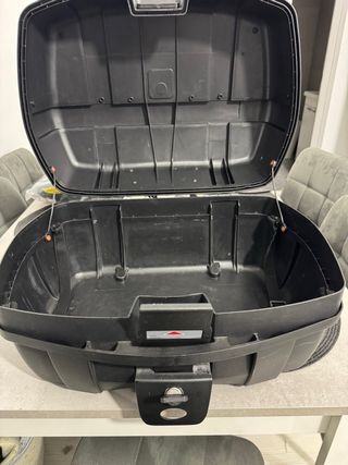 Maleta Baúl Moto Trasera con Respaldo