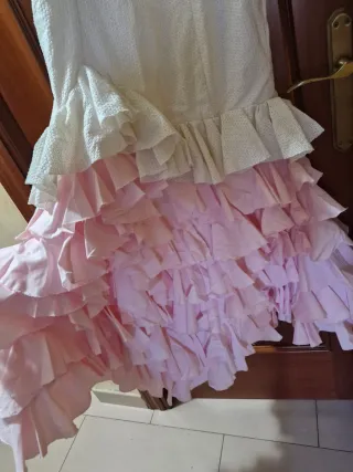 Traje de flamenca blanco y rosa