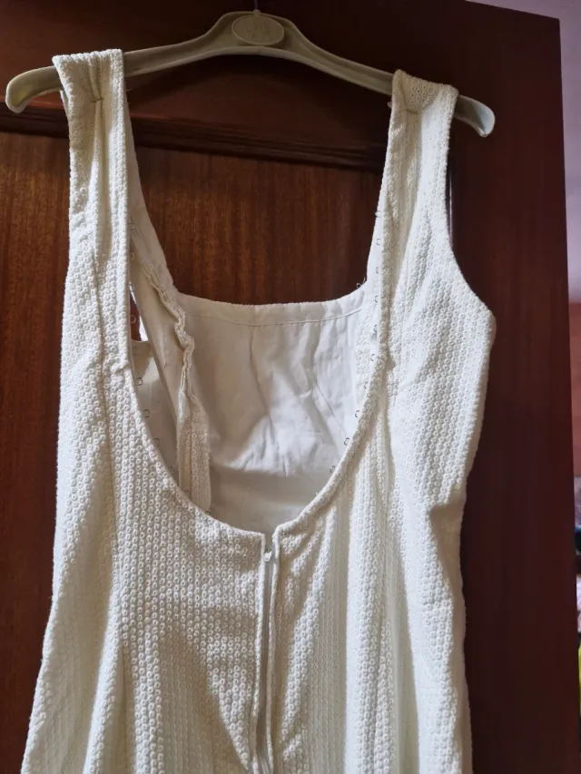 Traje de flamenca blanco y rosa