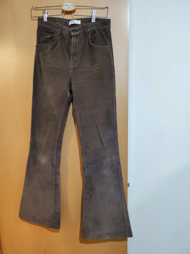 Pantalón pana campana Pull&Bear marrón