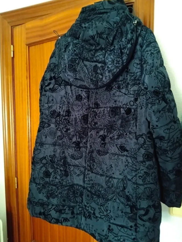 Cazadora acolchada estampada mujer