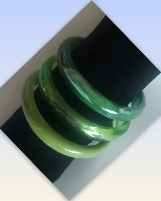 Lote de pulseras y pendientes