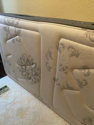 Base tapizada y colchón