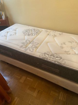 Base tapizada y colchón