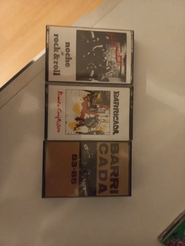 Lote 3 Casetes Barricada: Noche, Barrio Conflictiv