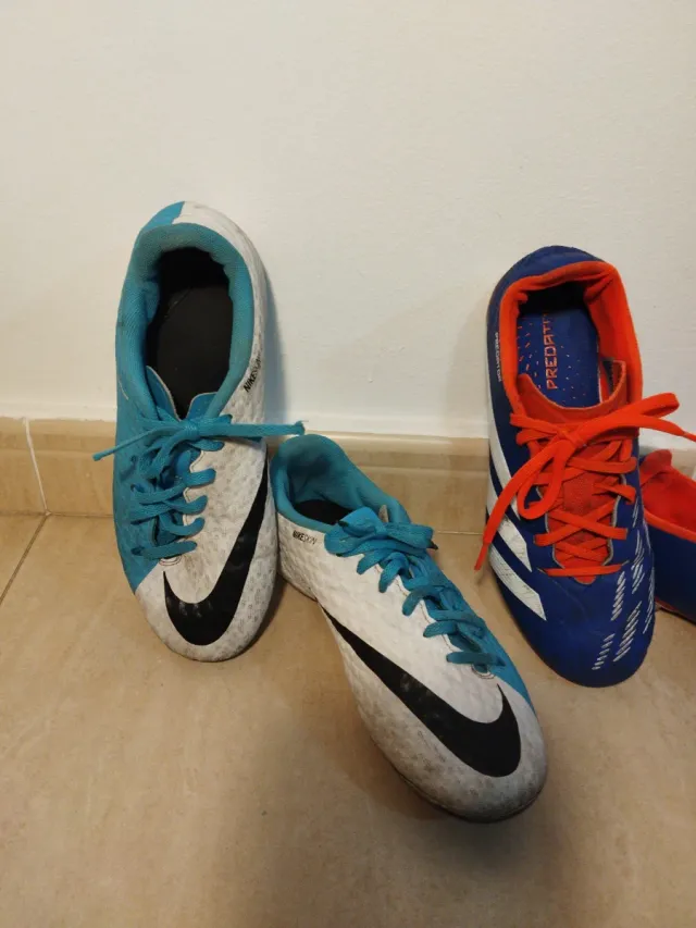 2 pares de Botas de fútbol y espinilleras Puma