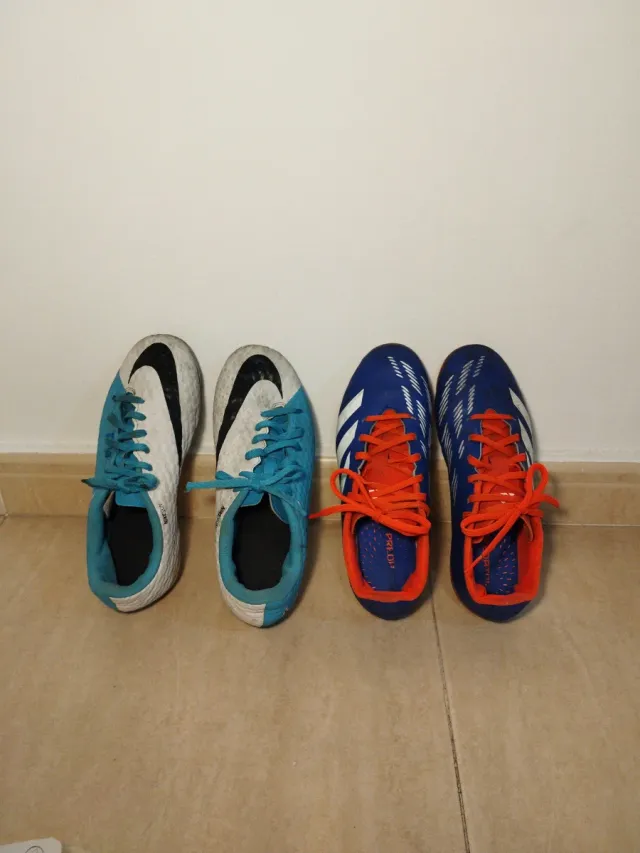 2 pares de Botas de fútbol y espinilleras Puma