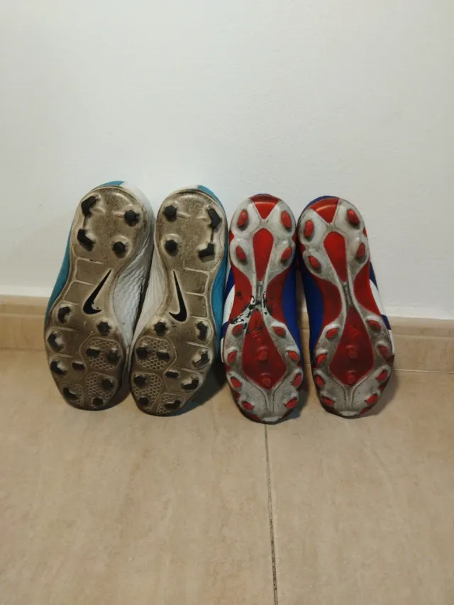 2 pares de Botas de fútbol y espinilleras Puma