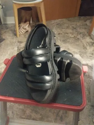 Sandalias plataforma acolchadas negras mujer