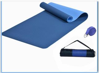 Esterilla negra para yoga o pilates