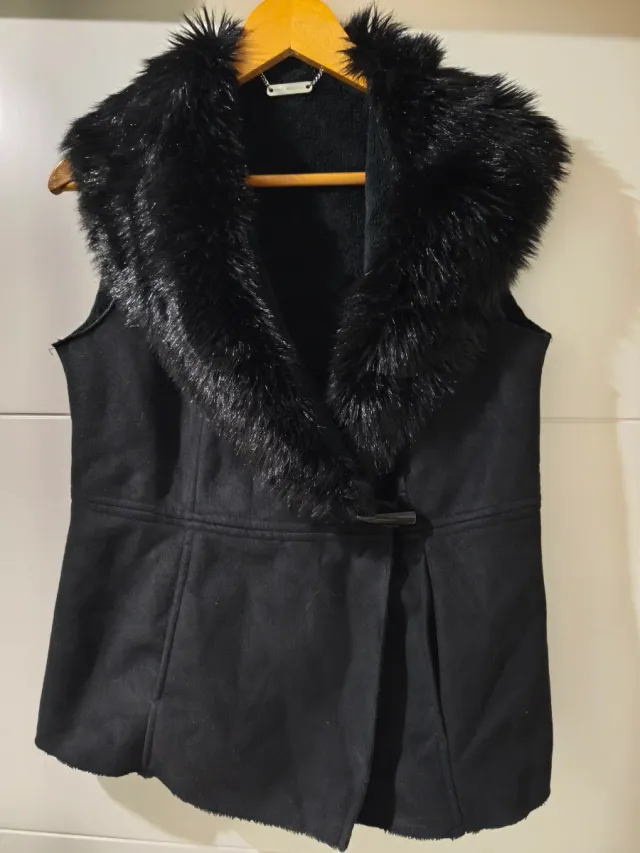 Chaleco suave con cuello de pelo