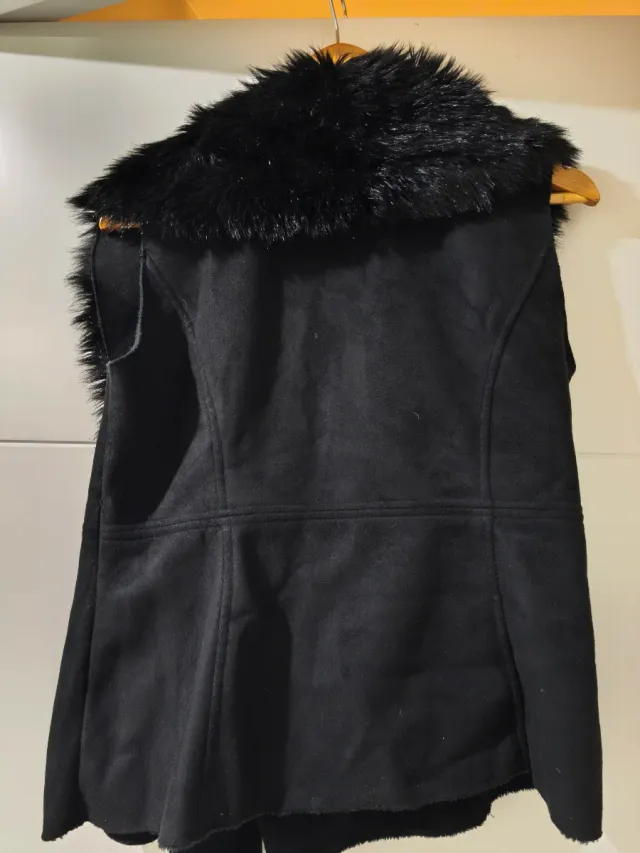 Chaleco suave con cuello de pelo