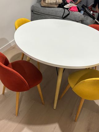 Sillas tapizadas Maisons du Monde.