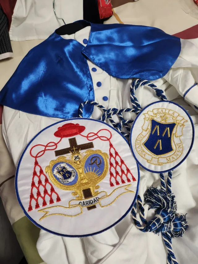 Traje Nazareno Blanco y Azul