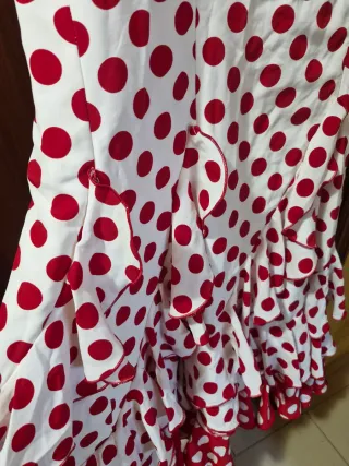 Traje de flamenca blanco con lunares rojo