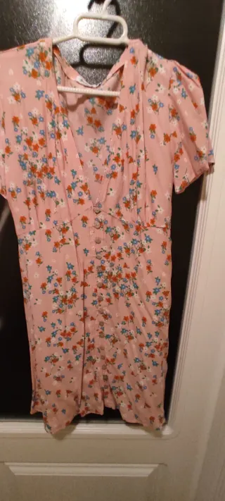 Vestido Stradivarius floral rosa talla S