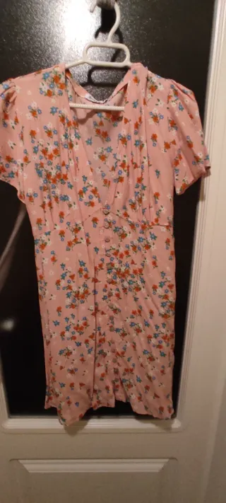 Vestido Stradivarius floral rosa talla S