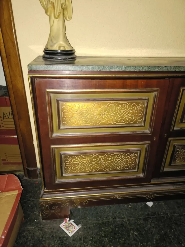 Taquillón de entrada de  madera tallada mármol