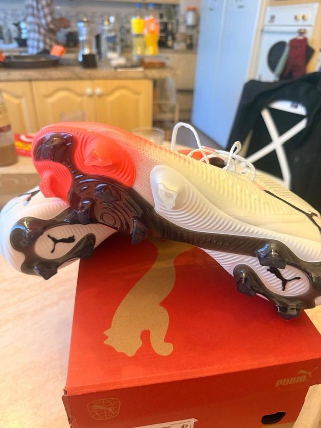 Botas de fútbol Puma blancas talla 46