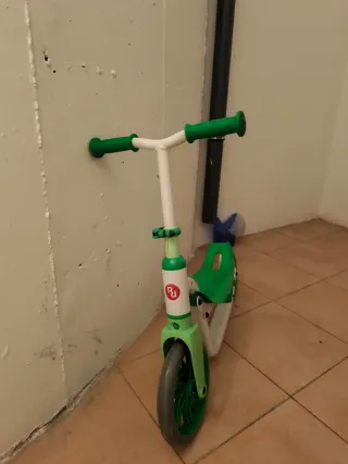 Patinete infantil verde y blanco