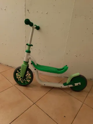 Patinete infantil verde y blanco