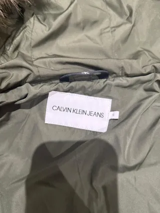 Cazadora Calvin Klein verde con capucha