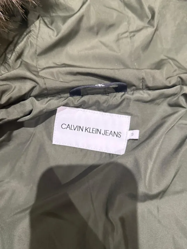 Cazadora Calvin Klein verde con capucha