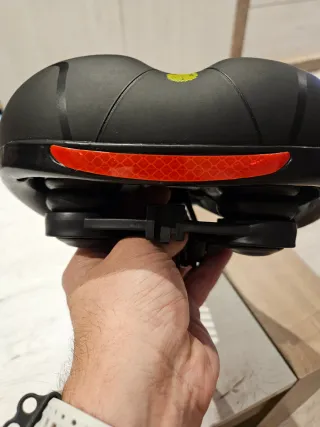 Sillín de bicicleta con ventilación