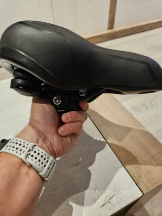 Sillín de bicicleta con ventilación