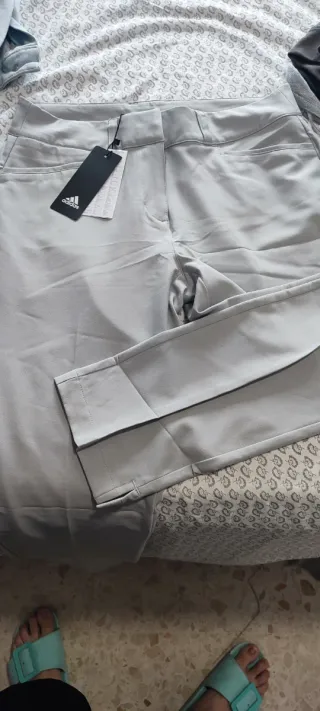 Pantalón Adidas gris claro