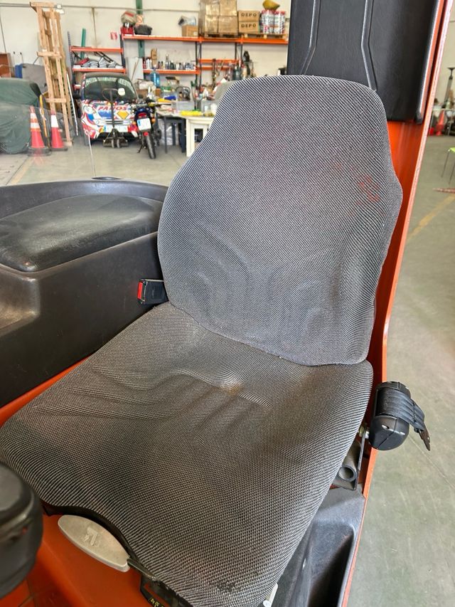 Carretilla elevadora retractil como nueva