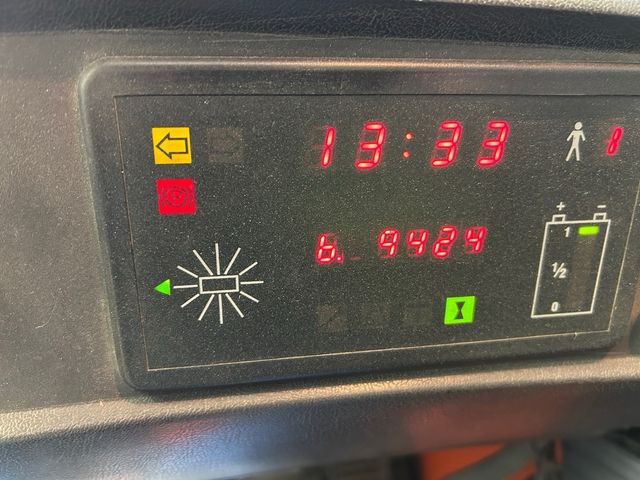 Carretilla elevadora retractil como nueva