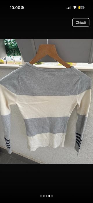Maglione a righe grigio e bianco