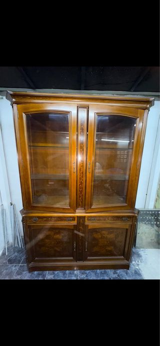 Vetrina antica in radica di noce